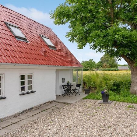 Nice Home In Aeroskobing With Kitchen Exterior foto