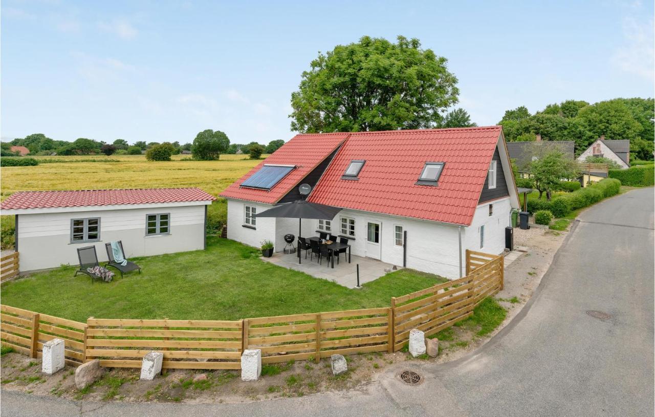 Nice Home In Aeroskobing With Kitchen Exterior foto