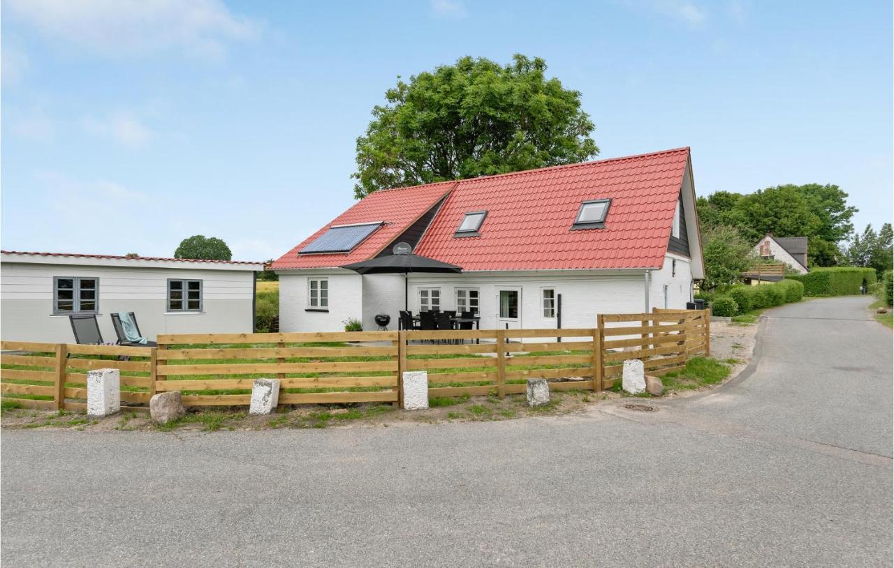 Nice Home In Aeroskobing With Kitchen Exterior foto